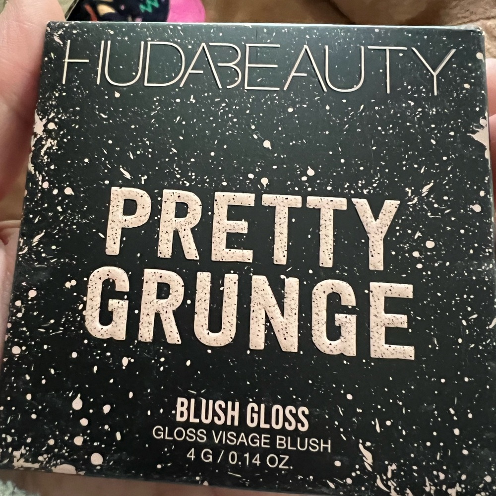 HUDA BEAUTY Pretty Grunge Blush Gloss - punk pink